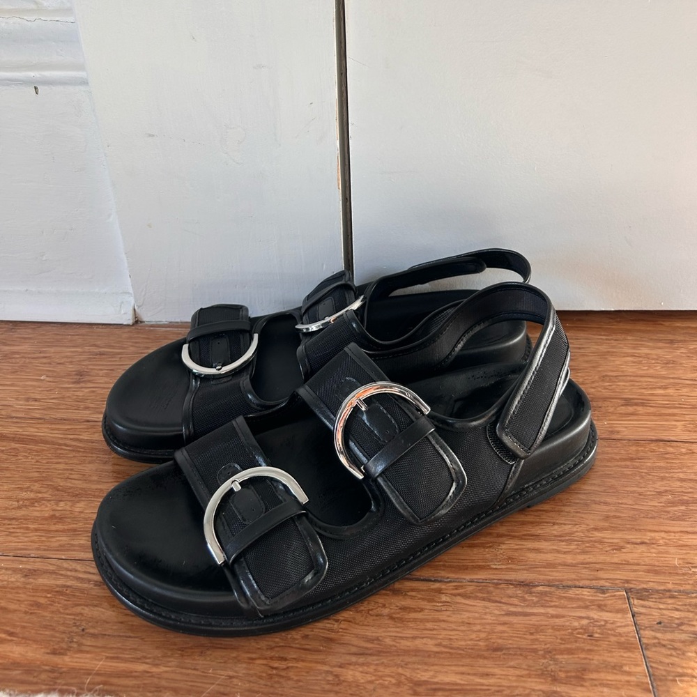 Zara BUCKLED FLAT MESH SANDALS